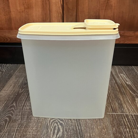 Tupperware Cereal Keeper - Picture 1 of 9